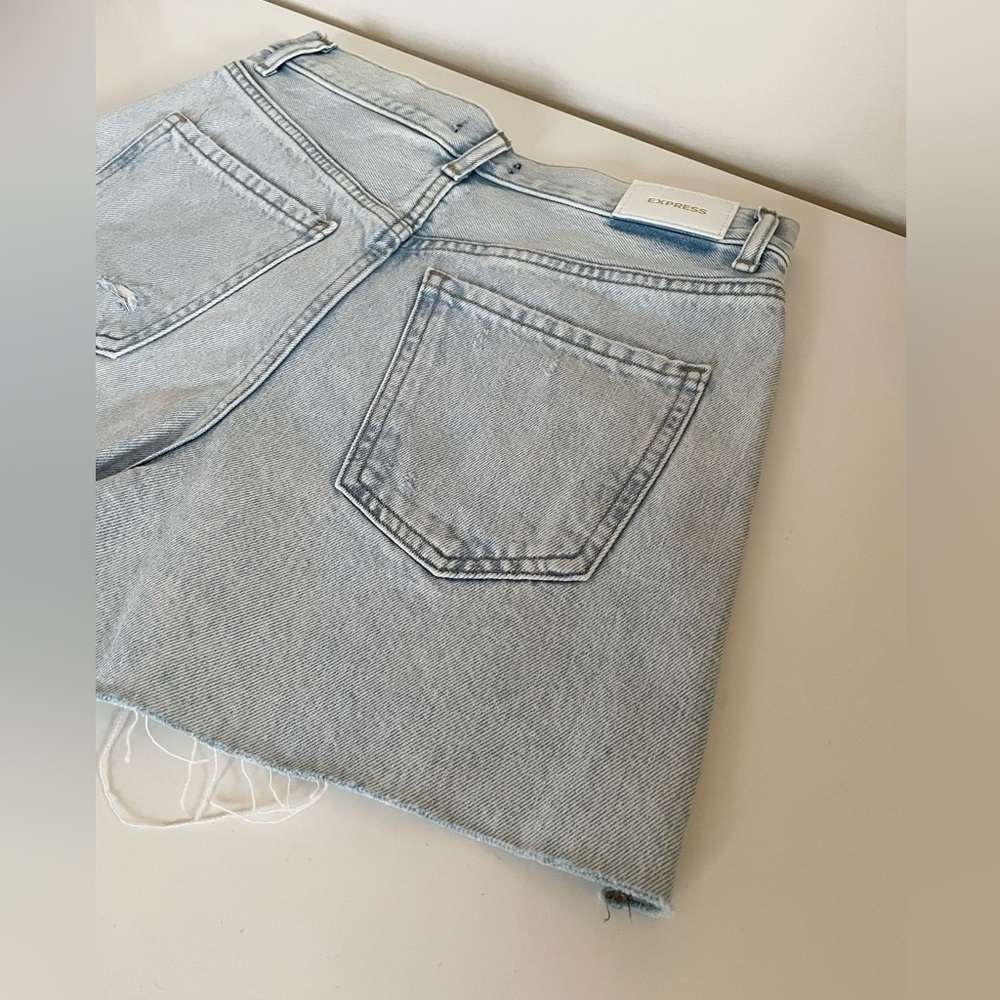 Express Light Jean Denim Super High Rise Distressed Cotton Mom Shorts Women’s 2 - Picture 12 of 13